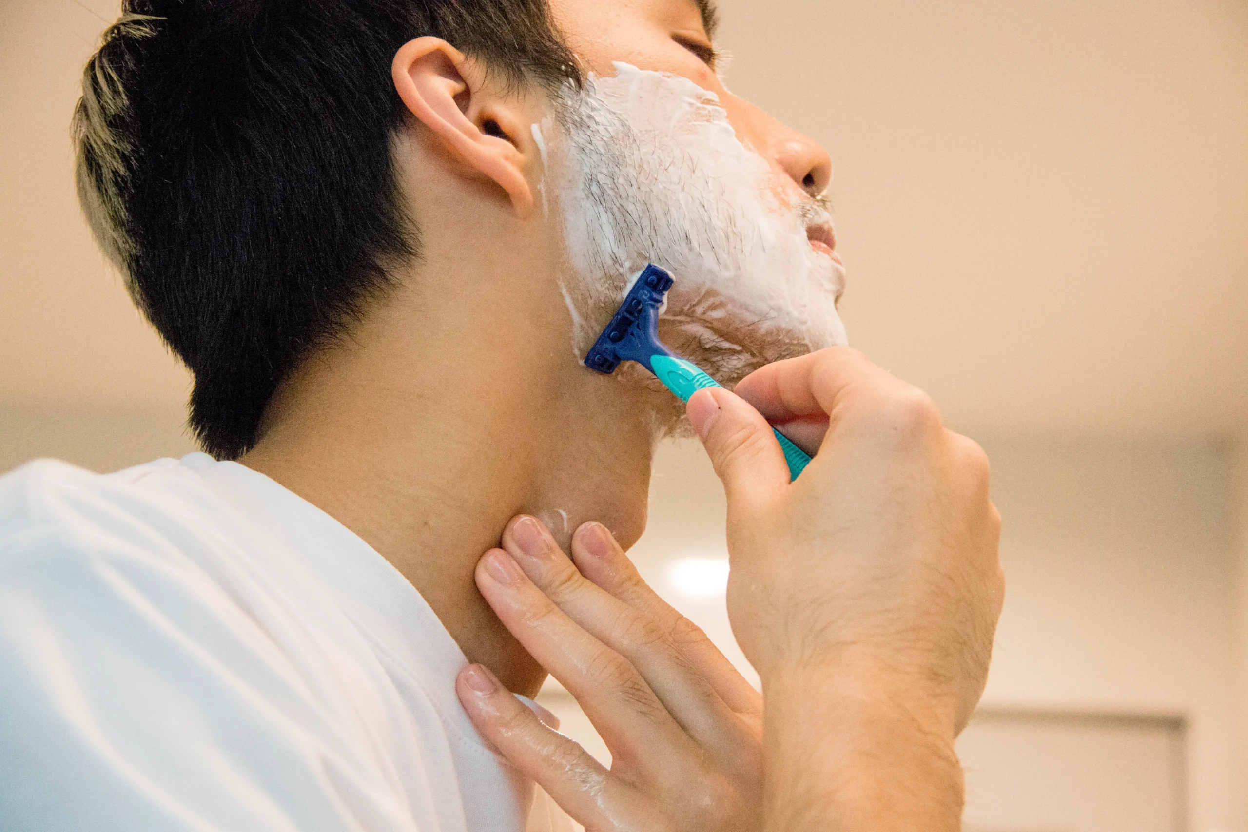 Home 29 Men, do you suffer from razor bumps on your neck